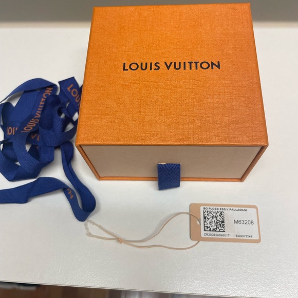 Louis Vuitton Essential V Stud Earrings- Silver - Picture 6 of 8